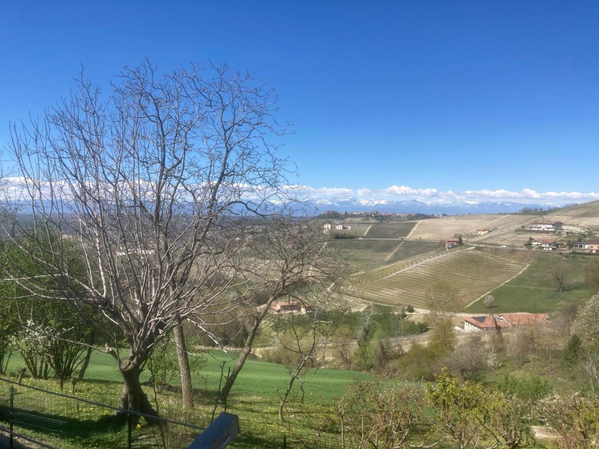 Da Emi - La Casetta In Piazza Monforte dʼAlba Esterno foto