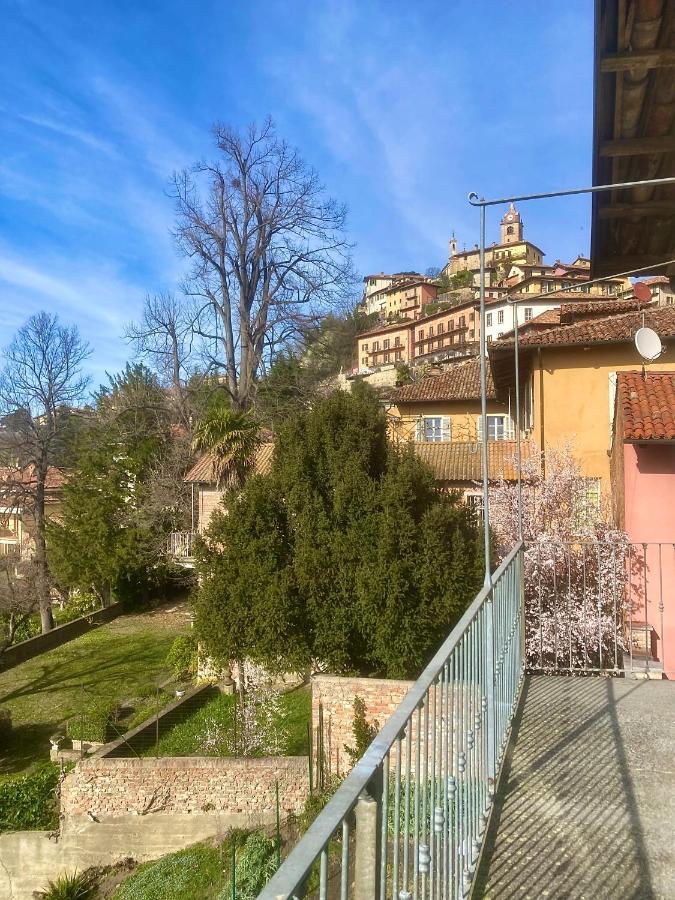 Da Emi - La Casetta In Piazza Monforte dʼAlba Esterno foto