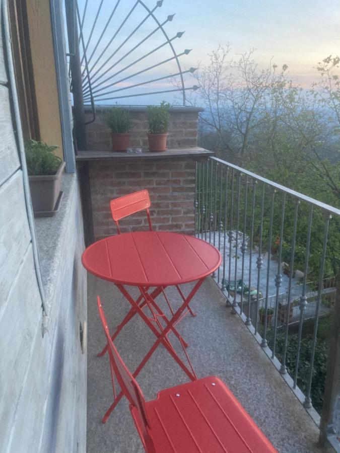 Da Emi - La Casetta In Piazza Monforte dʼAlba Esterno foto