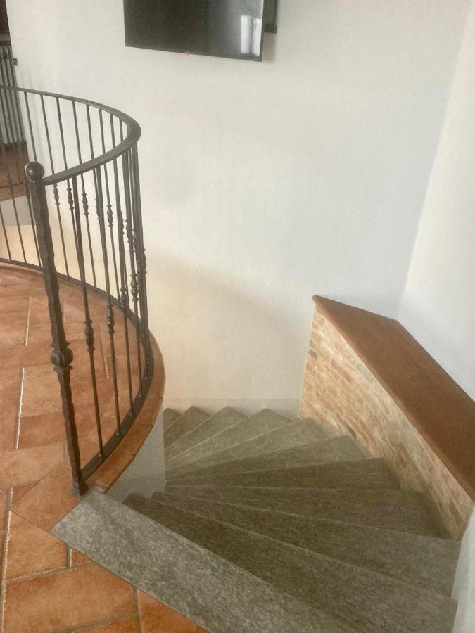 Da Emi - La Casetta In Piazza Monforte dʼAlba Esterno foto