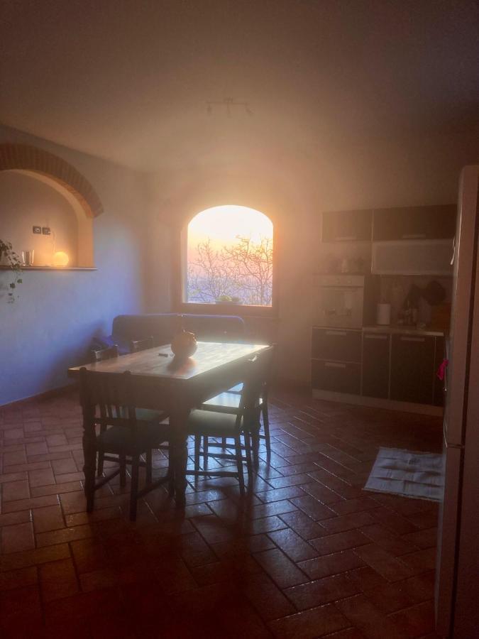Da Emi - La Casetta In Piazza Monforte dʼAlba Esterno foto