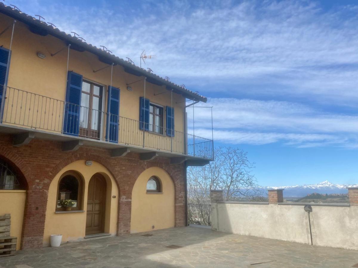 Da Emi - La Casetta In Piazza Monforte dʼAlba Esterno foto